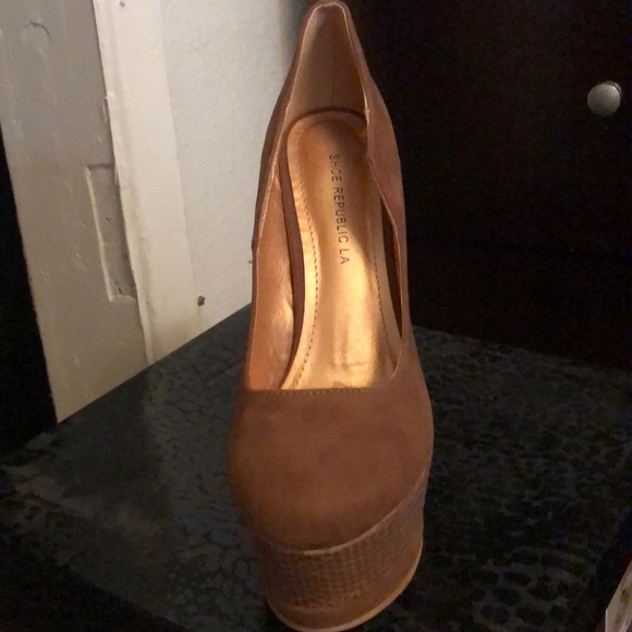 Chestnut heels - Picture 2 of 2